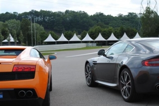  拉奎斯赛道上的 GT 